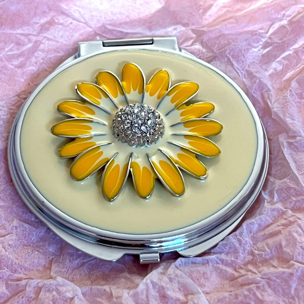 NEW Spring Street Double Mirror Jeweled Purse Compact with Flower Design.